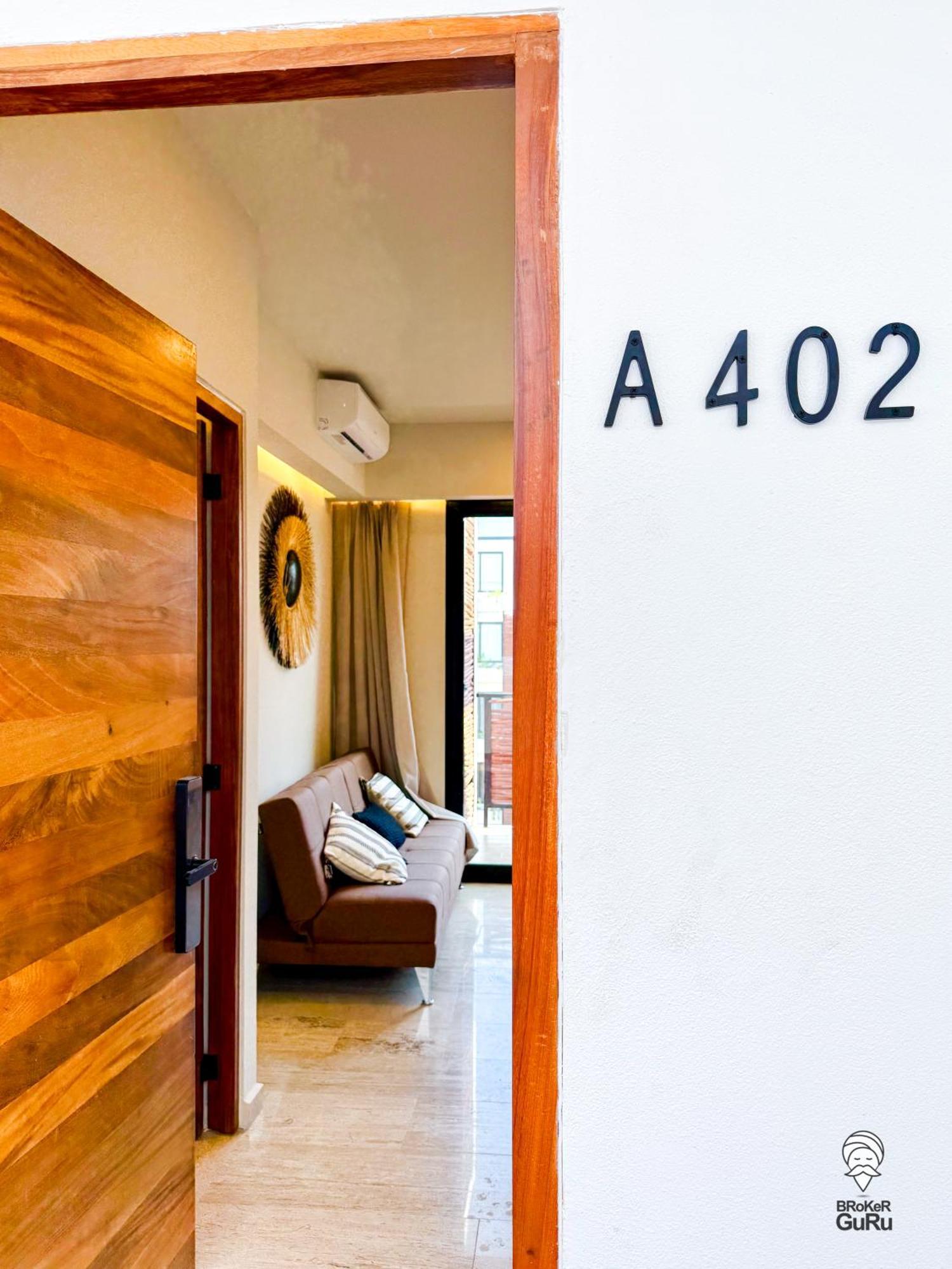 Naia Nai A402 *